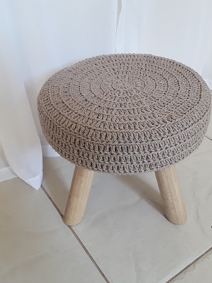Mini puff com capa em croche