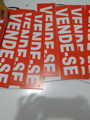 Placa vende-se 8 peças