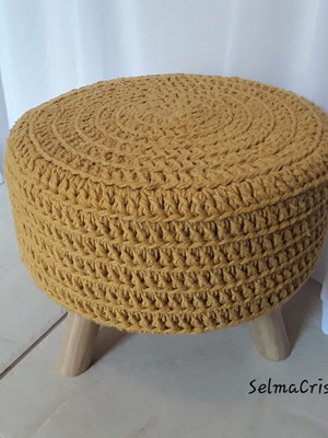 Puff banqueta com capa em croche