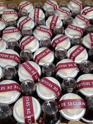 100 cálice pra santa ceia com suco de uva e pão azimo