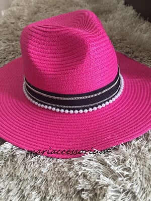 Chapéu panamá aba pink faixa preta aplicação de correntes