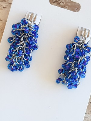 Brinco cacho de uva azul