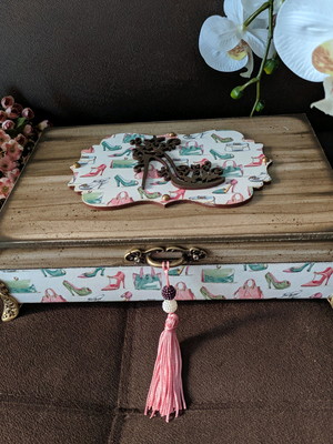 Porta jóias charme( flocado e com divisórias)