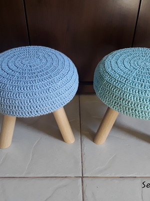 Mini puff com capa em croche 2 unidades