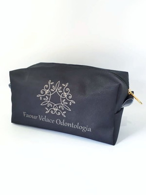 Necessaire personalizada preta com logo - brinde de luxo