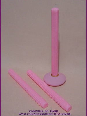 3 velas rosas com castiçal