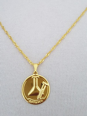 Corrente pingente química folheado ouro 18k. c1p345