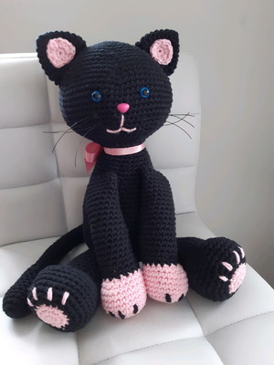 Gato preto em crochê amigurumi