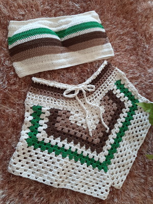 Shorts de crochê com top colorido