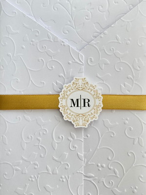 Envelope convite com monograma e fita 15x 21