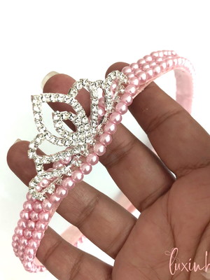 Coroa de princesa bordada em pérolas
