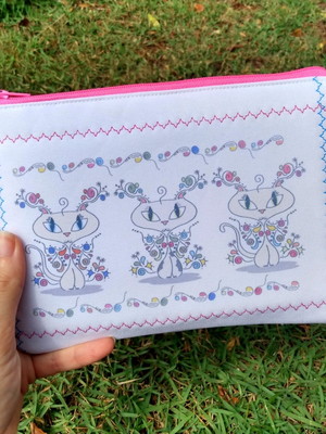 Necessaire em tecido estampa gatinhas