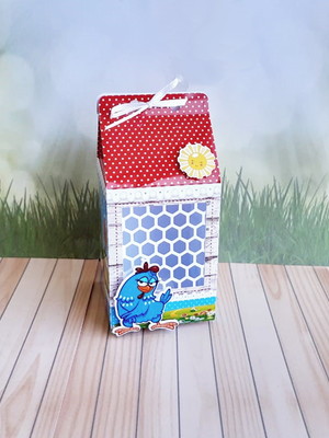 Caixa de leite personalizada com o tema galinha pintadinha