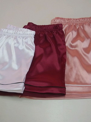 Shorts de cetim feminino