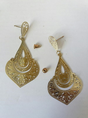 Promoção brinco indiano dourado foto-corrosão leve