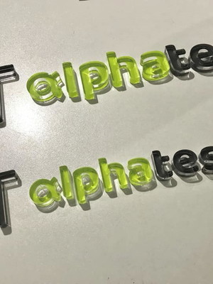 Logo em acrílico personalizado para porta
