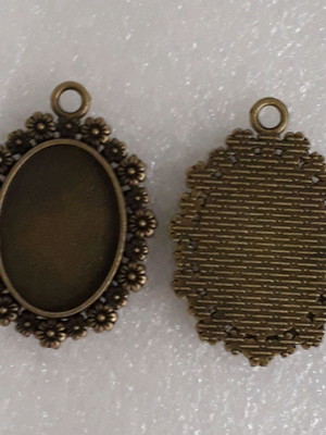 Medalhão p/camafeu flores / ouro envelhecido.(4pçs.)