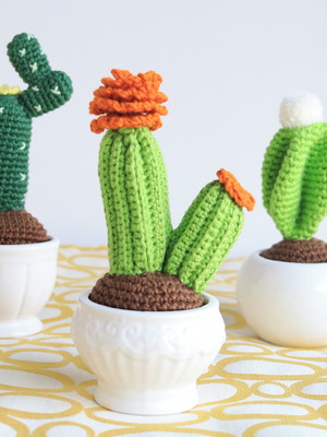 Cacto em crochê com vaso para decoração
