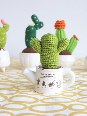 Cacto em crochê com vaso para decoração