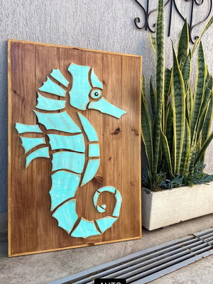 Quadro rústico em madeira - cavalo marinho - 92 x 62 x 3cm