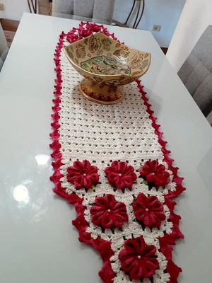 Caminho de mesa em croche