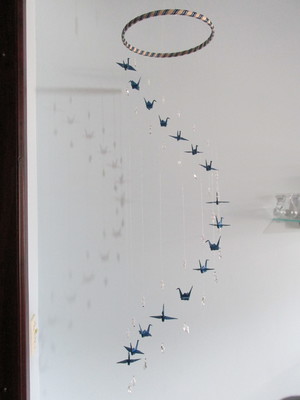 Móbile com tsurus em origami