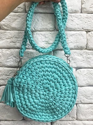 Bolsa boho redonda em fio de malha
