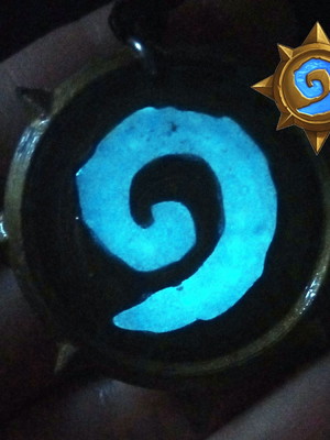 Colar taverna hearthstone world of warcraft brilha no escuro