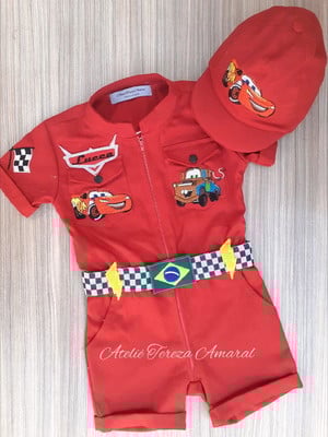 Macacão piloto carros mc queen + boné