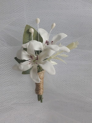 Flor de lapela com mini lírios (15 unid)