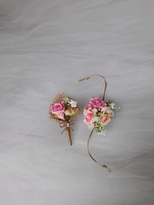 Corsage e flor de lapela vários tons