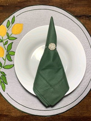 Sousplat de linho branco com bordado limão siciliano