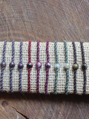 Pulseira ou tornozeleira de macramê com esfera de turmalina