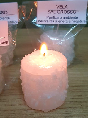 Vela decorativa de sal grosso