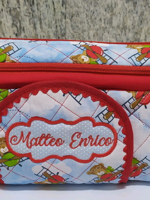 Necessaire porta fraldas e lenço umedecido