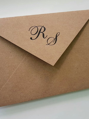 Envelope para convite rustico de bico com iniciais