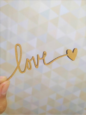 "love" em mdf - 10cm