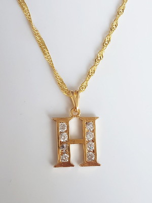 Colar pingente strass letra h folheado ouro 18k. c1ph15