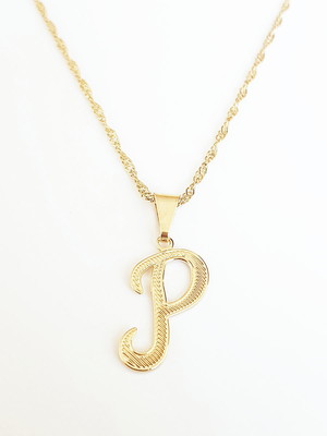 Colar pingente letra inicial p folheado ouro 18k. c1pp18