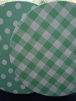 Capa de sousplat dupla face , com base em mdf ( conj 2 unid)