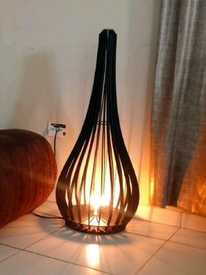 Luminária de chão em mdf com lâmpada 40x90cm