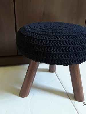 Mini puff com capa em croche