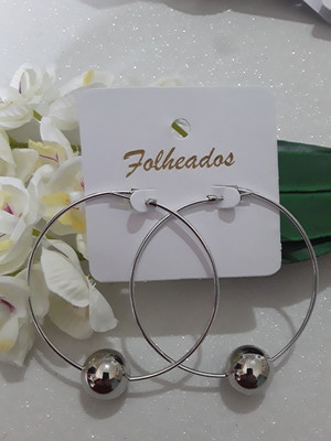 Brinco argola folheado com esfera grafite