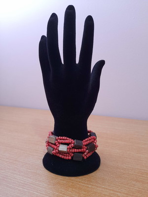 Pulseiraa miçangas e madeira
