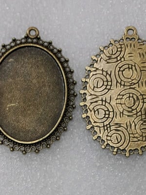 Medalhão p/camafeu infinito / ouro envelhecido30x40mm./2pçs