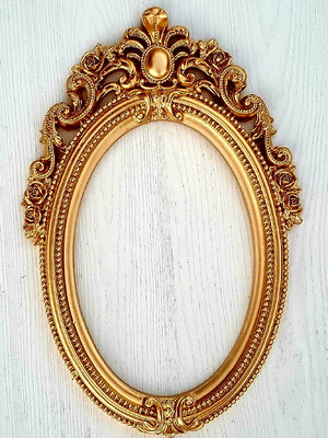 Moldura decorativa oval dourada