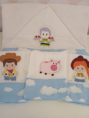 Kit toalha com capuz e 3 fraldas de boca - toy story
