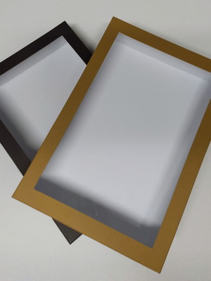 Caixa com visor 30x25x8