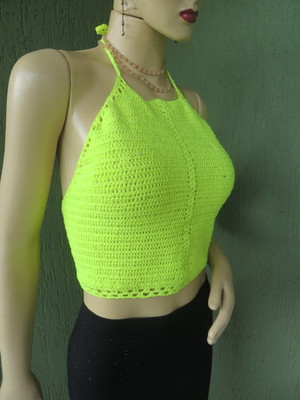 Cropped de crochê neon