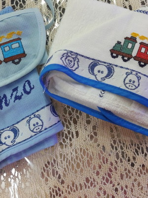 Kit para bebês bordado